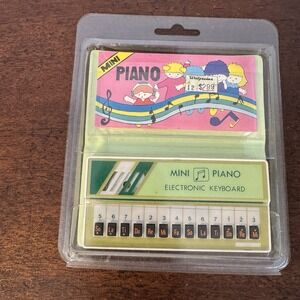 VNTG Green Mini Piano Electron ECHO Keyboard, Case & Book **PIANO DOES NOT WORK*